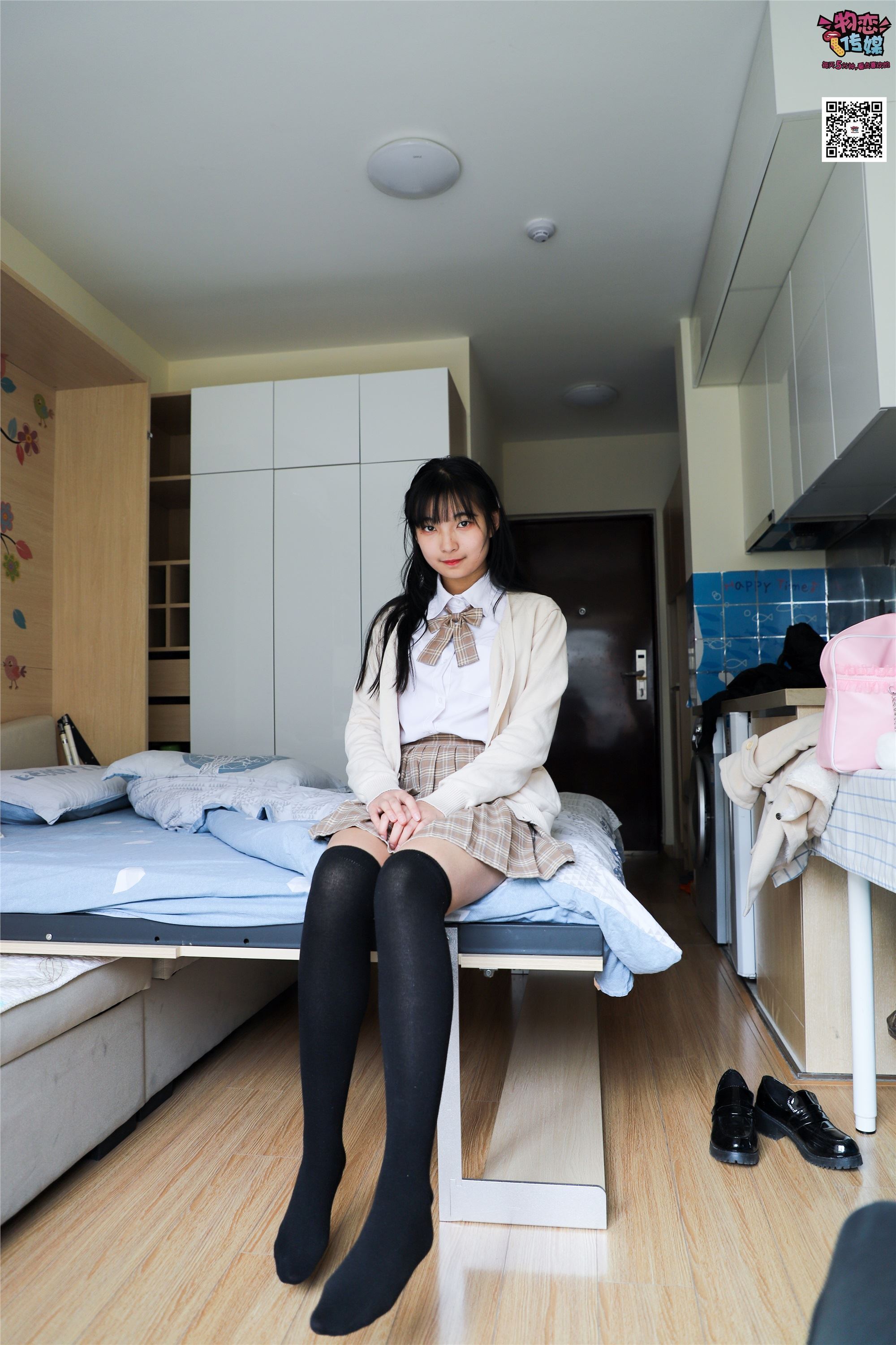 Love media No.005 JK uniform high school little sister, cotton stockings and silk stockings